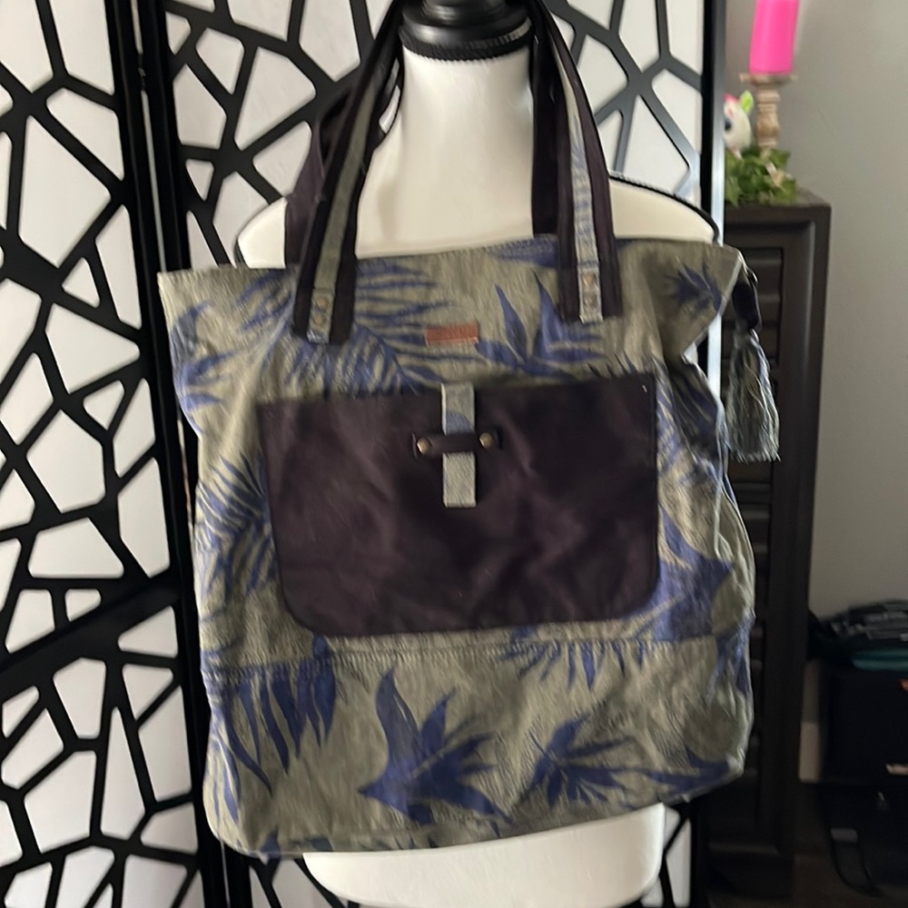 ROXY bag, see photos for dimensions, zipper top closure